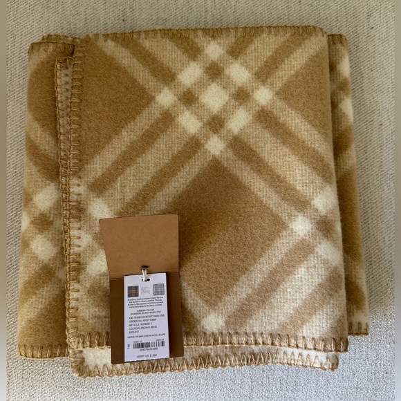 BURBERRY AUTHENTIC WOOL SCARF - Picture 7 of 9